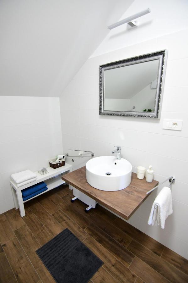Apartmani Zagi Rakovica Exteriör bild
